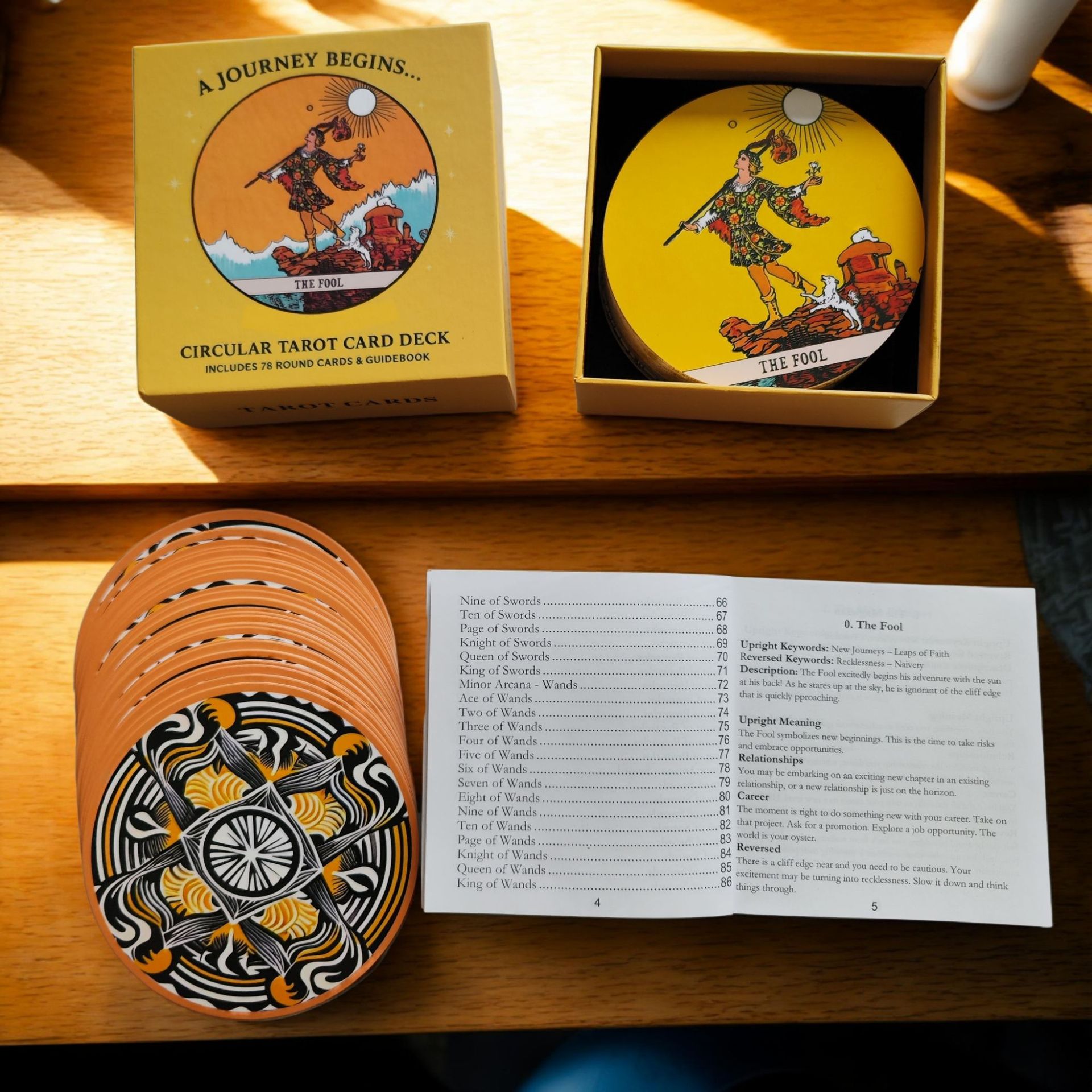円形タロットカードデッキ、78枚の丸型カードと紙製ガイドブッ - Tarot Cards Deck With Guidebook のレビューと価格